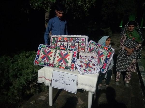 19 غرفه صنایع دستی در شهرستان درمیان برپا شد