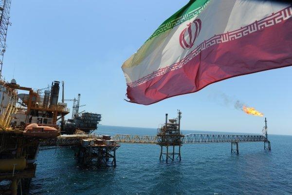 آمریکا امروز خاتمه معافیت خرید نفت از ایران را اعلام می نماید