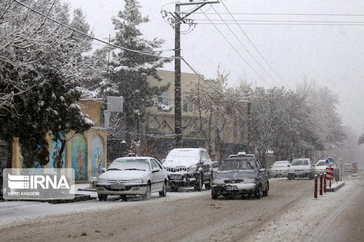 خبرنگاران بارش نخستین برف بهاری در الیگودرز