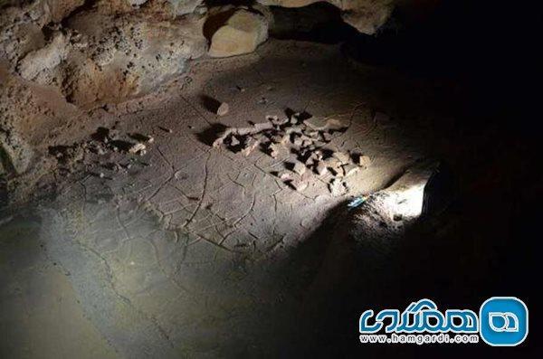 کشف ردپاهای دوران پارینه سنگی در غاری در اسپانیا کشف ردپاهای دوران پارینه سنگی در غاری در اسپانیا