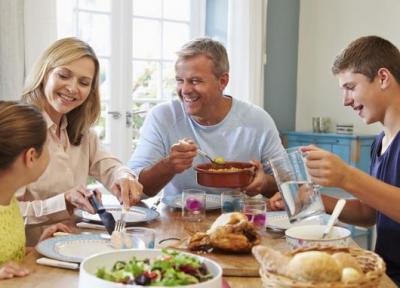 چرا غذا خوردن خانوادگی برای تمام اعضای خانواده مفید است؟