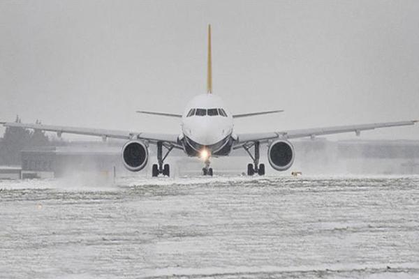 همه پروازهای اردبیل به دلیل بارش سنگین برف لغو شد